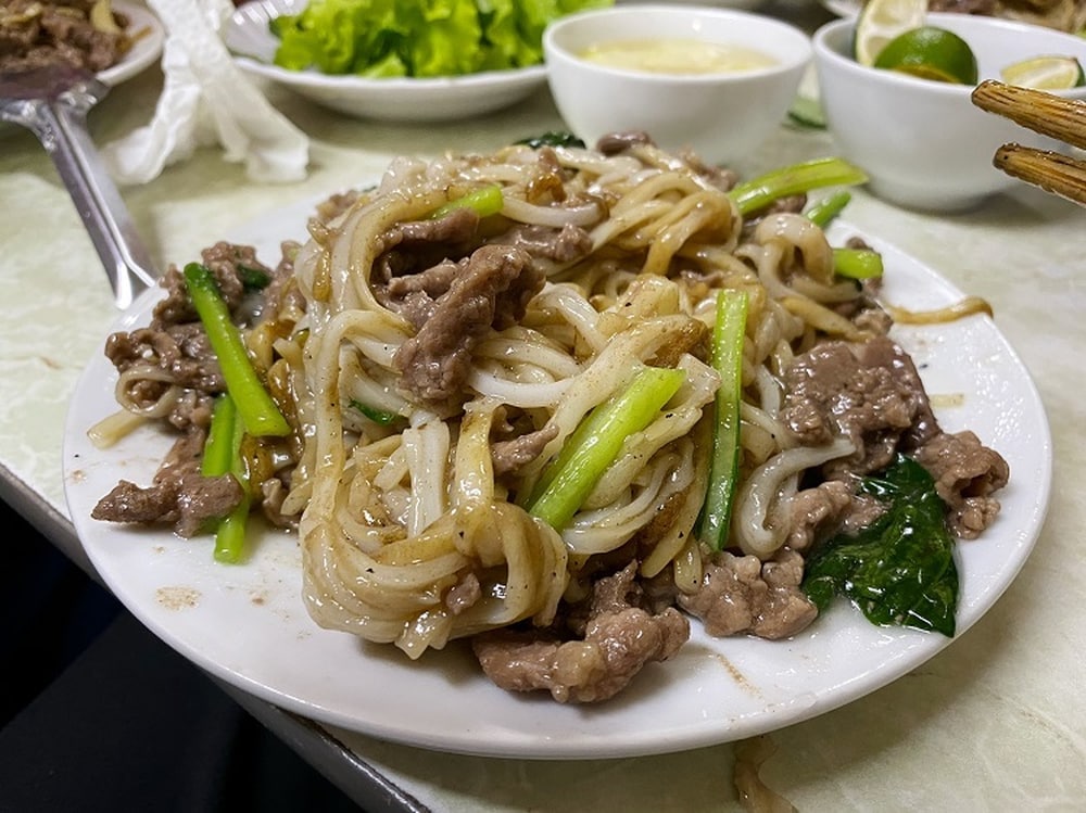 Phở xào Bát Đàn được yêu thích bởi sợi phở dai mềm, thịt bò tươi ngon